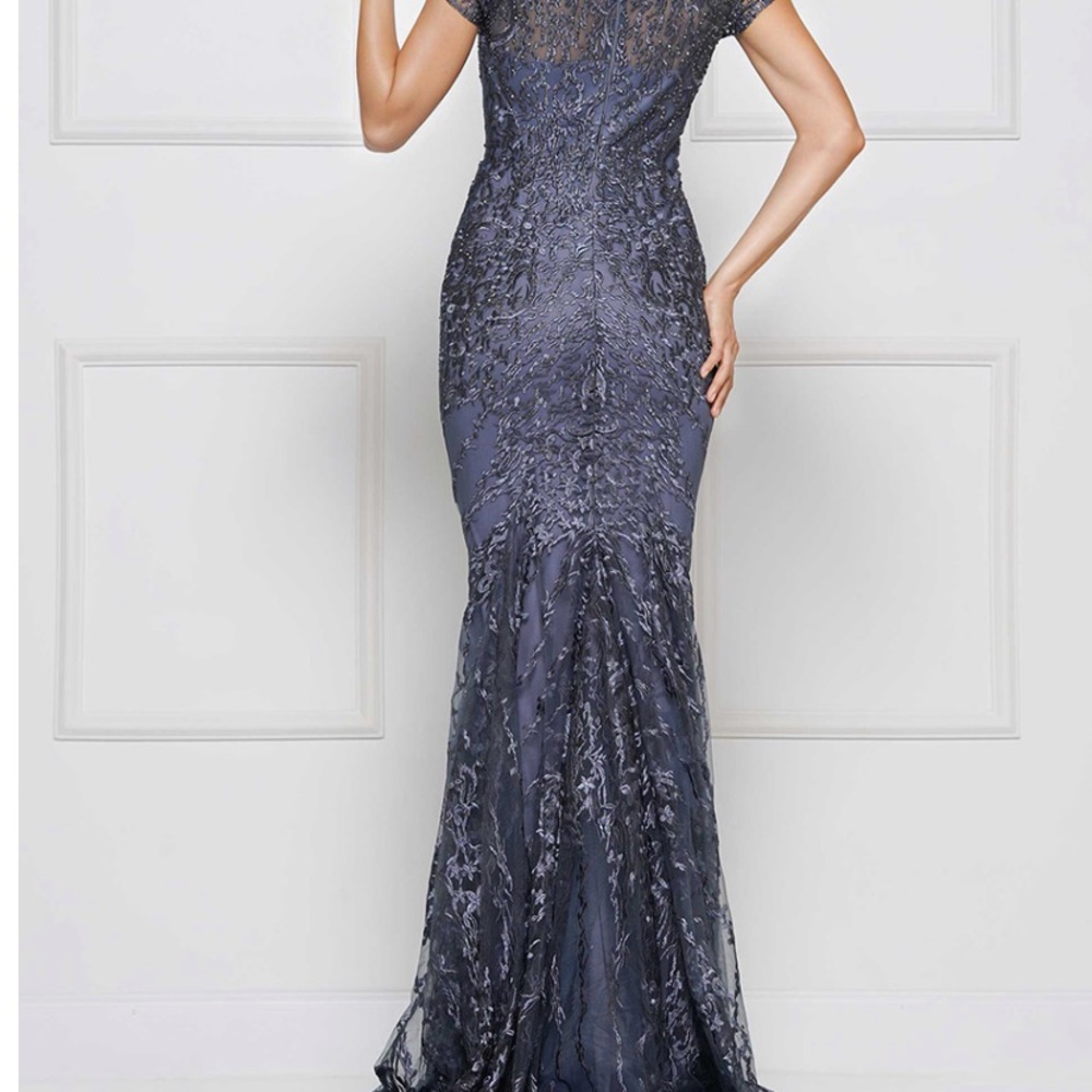 Beautiful gown, mother of bride dress. - Picture 3 of 3
